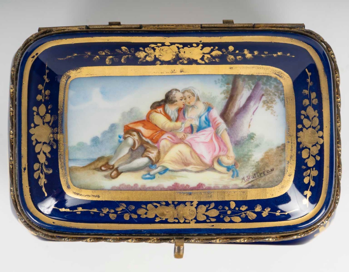 Un coffret à bijoux en porcelaine de Sèvres, fin du XIXe siècle — 3