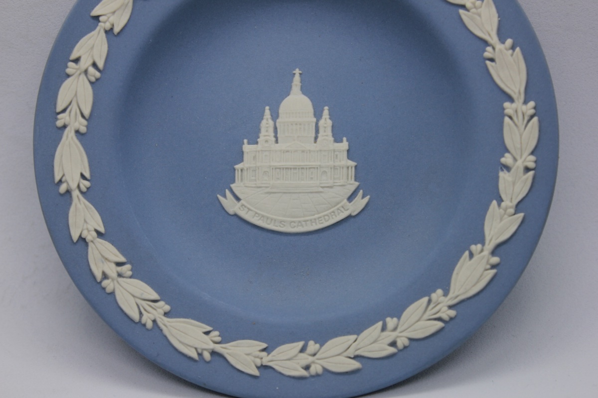 Coupe Commémorative Wedgwood Jasperware – ST PAUL CATHEDRAL – Made in England — 3