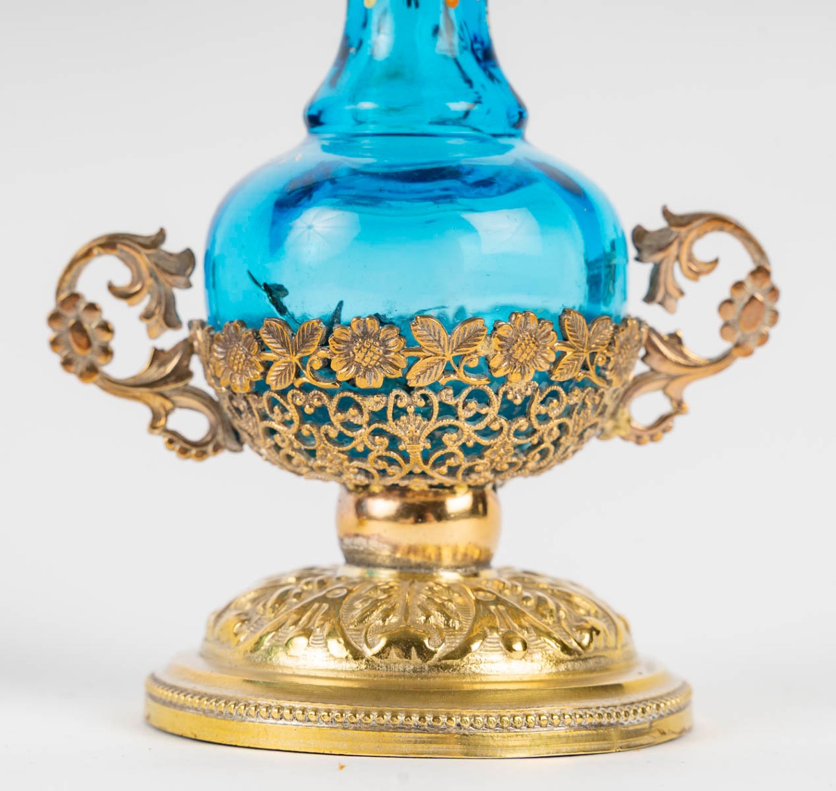 Paire de petits vases art nouveau en verre turquoise et laiton doré — 6