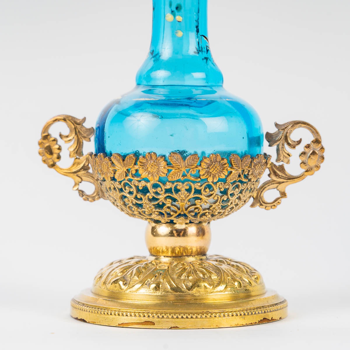Paire de petits vases art nouveau en verre turquoise et laiton doré — 7