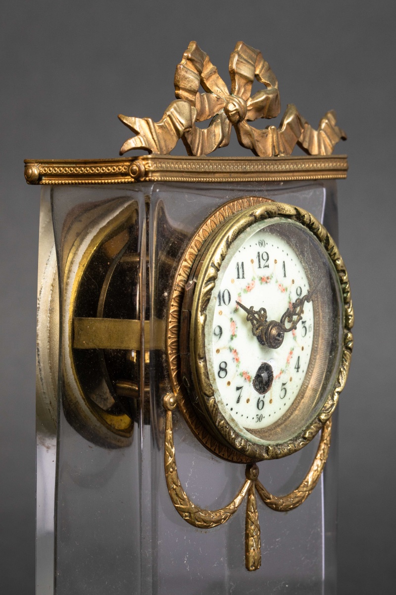 Une garniture de cheminée en cristal et bronze doré, fin du XIXe siècle — 7