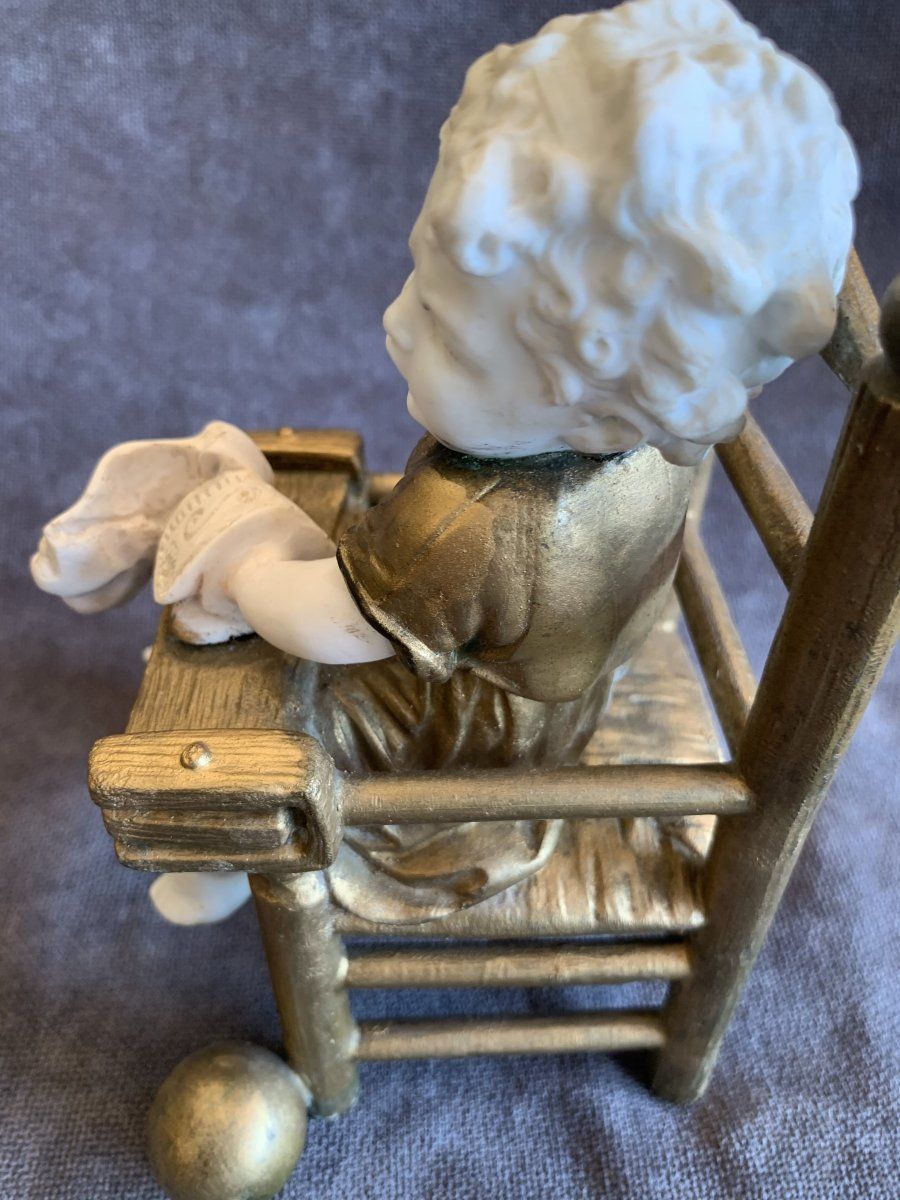 L’enfant sur Sa Chaise — 11