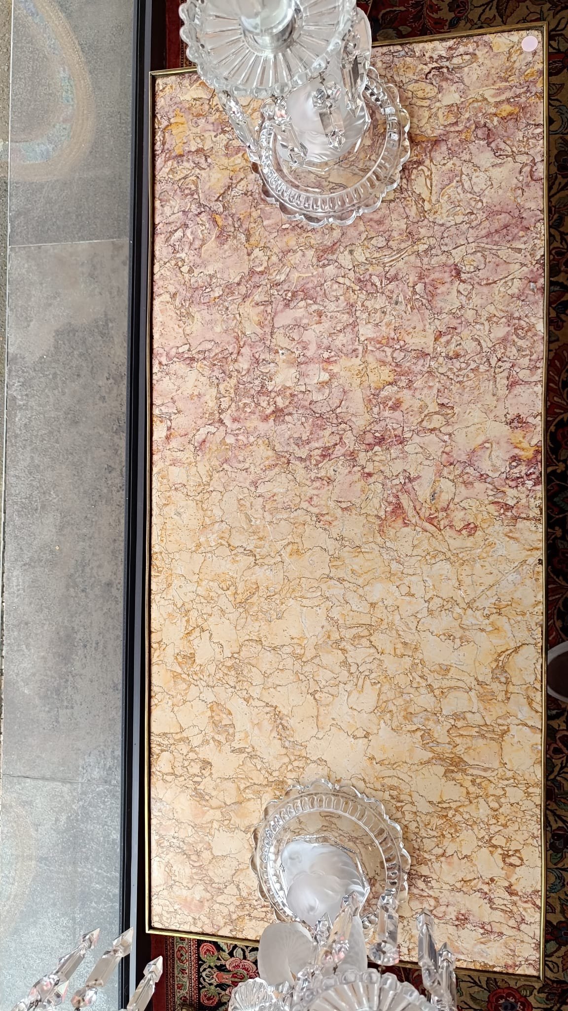 Une table basse de style Louis XVI, début du XXe siècle — 8