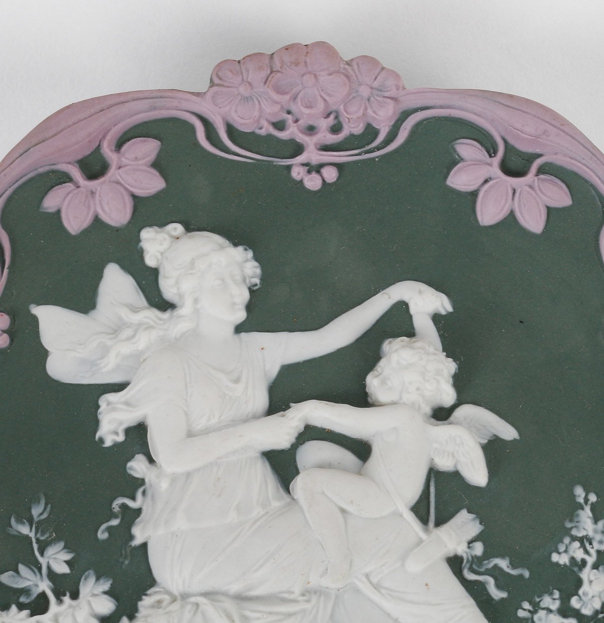 Une paire de plaques en porcelaine de style Wedgwood fin du XIXe siècle — 5