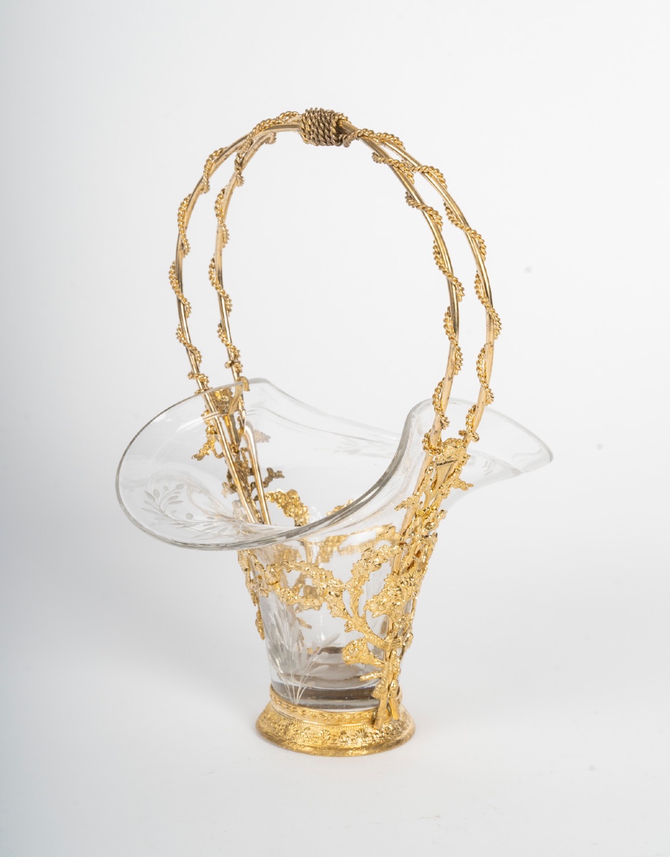 Un panier en cristal et bronze doré, époque fin du XIXe siècle — 2