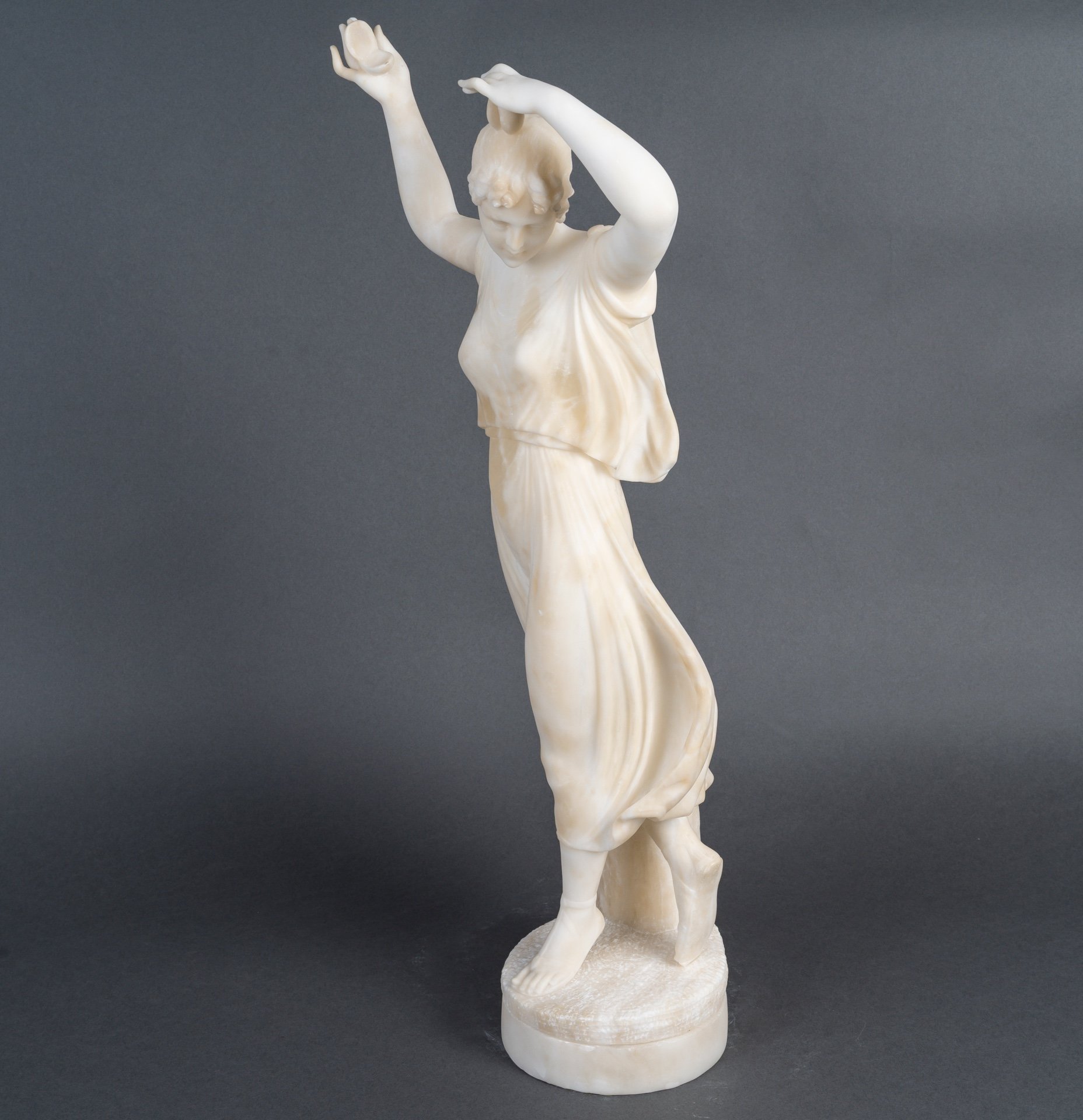 Une sculpture de femme en albâtre, fin du XIXe siècle — 3
