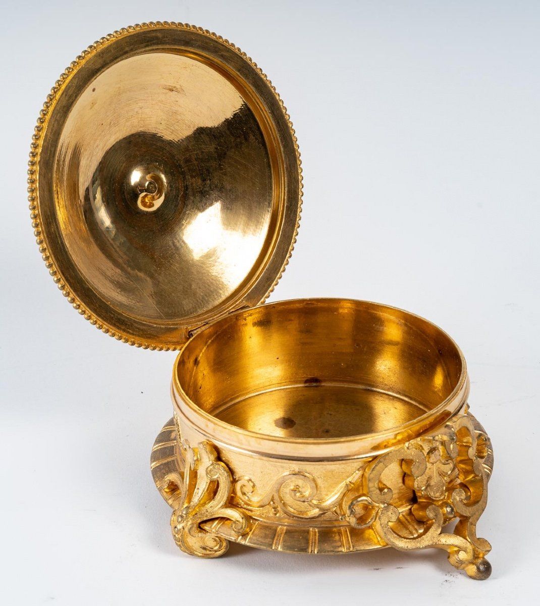 Une boîte coffret à bijoux en bronze et émail cloisonné fin 19e siècle — 5