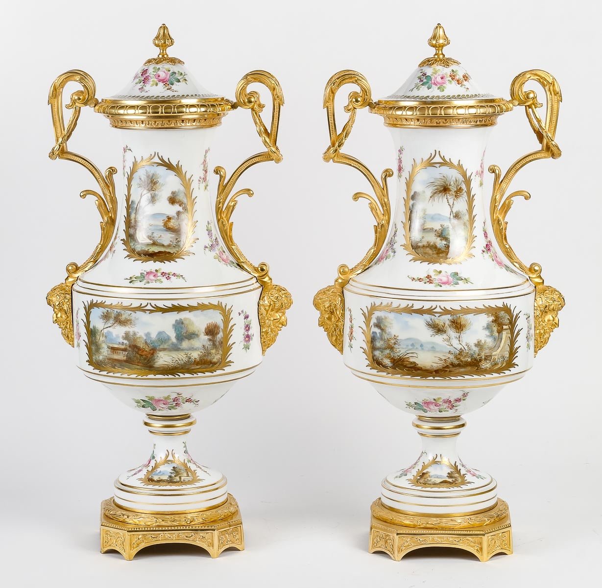 Une importante paire de vases en porcelaine de Sèvres XIXe siècle — 3