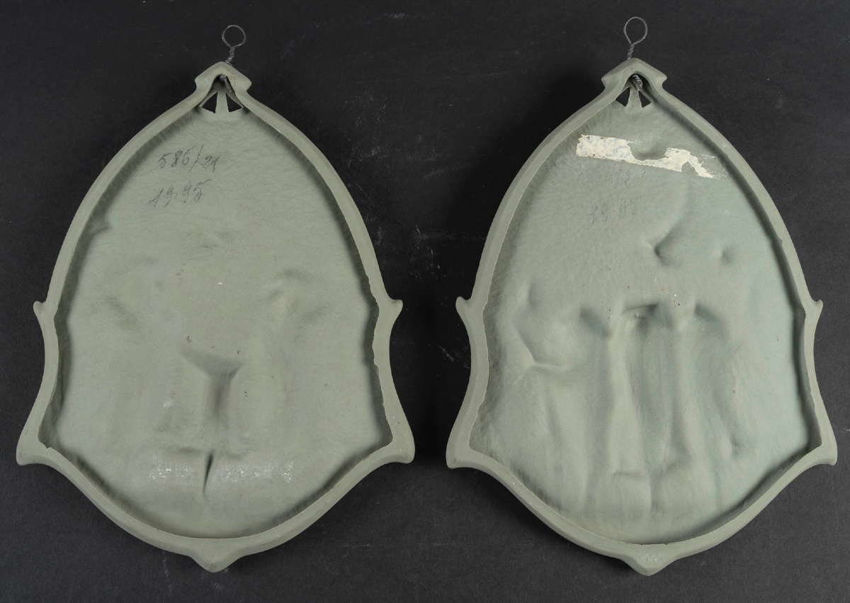 Une paire de plaques en porcelaine de Wedgwood, début du XXe siècle — 13