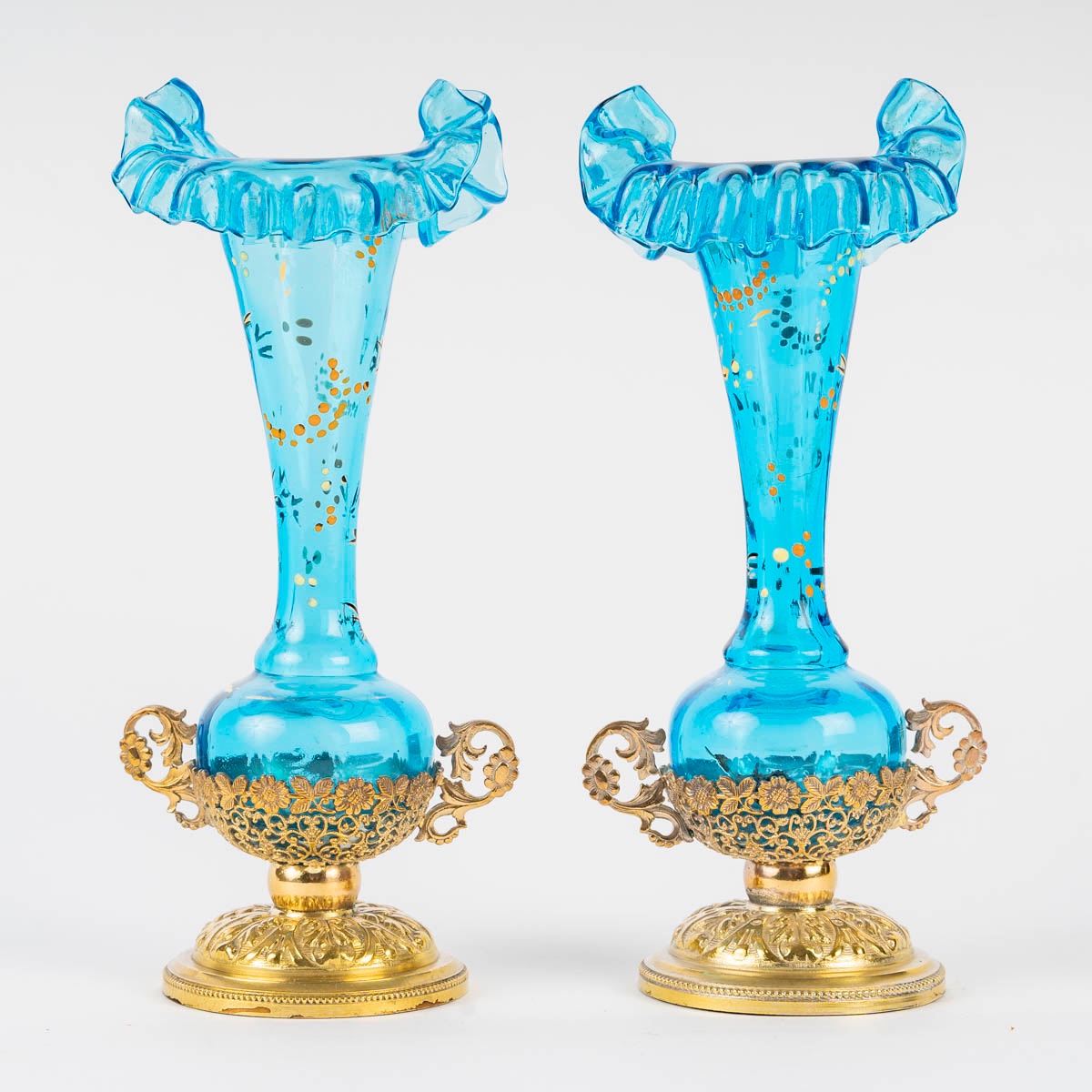 Paire de petits vases art nouveau en verre turquoise et laiton doré — 2