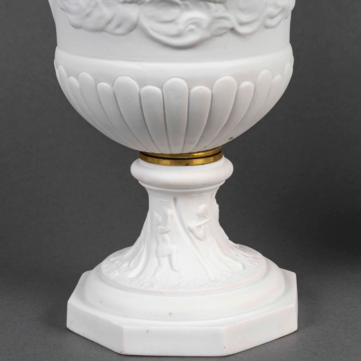 Une paire de vases en biscuit de Sèvres, fin du XIXe siècle — 10