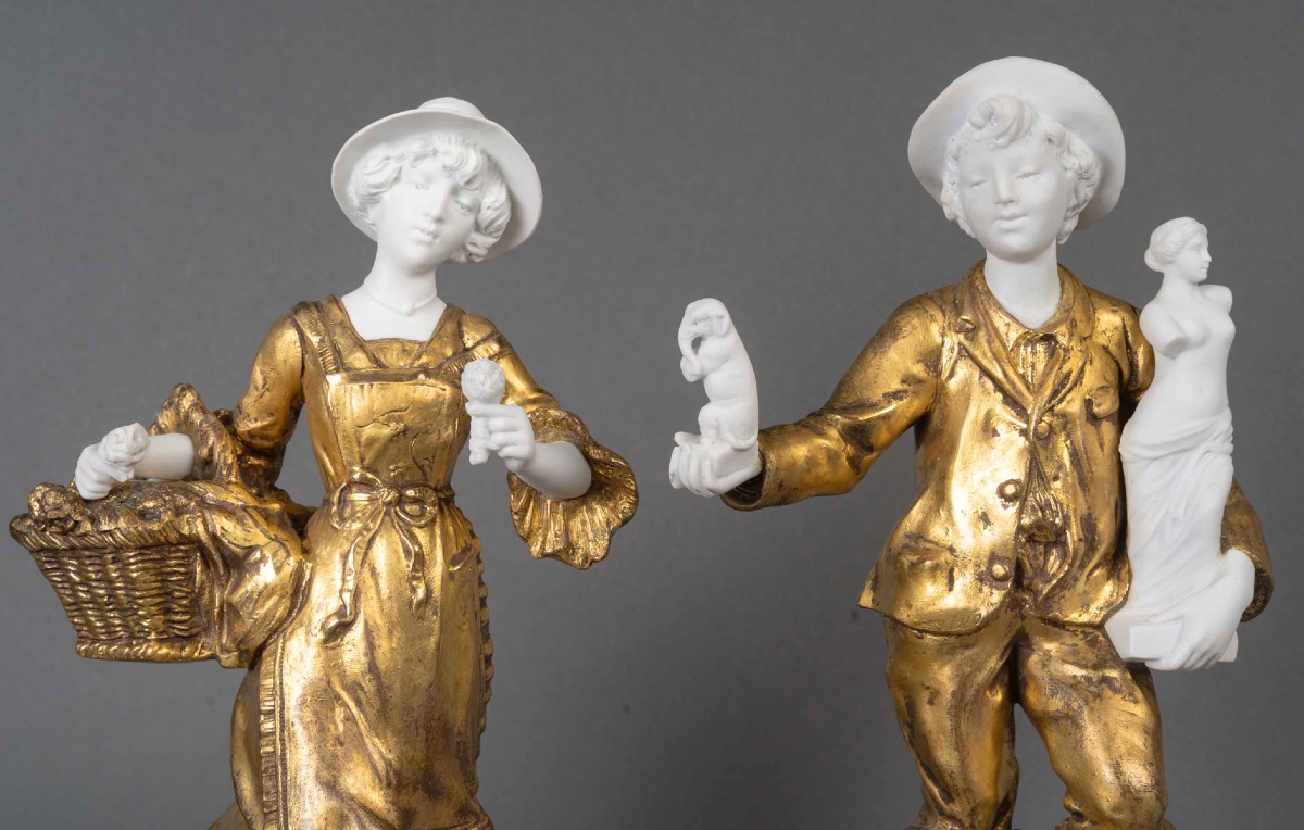 Une paire de sculptures en régule et biscuit, époque fin du XIXe siècle — 9