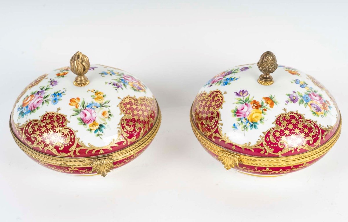 Une paire de coffret à bijoux en porcelaine, fin du XIXe siècle — 4