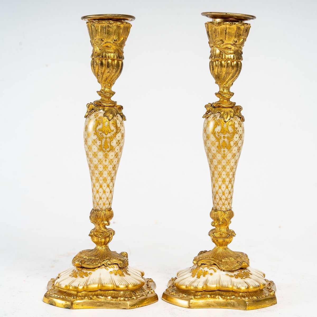 Paire de petits bougeoirs miniatures en porcelaine et bronze doré 19e siècle — 12
