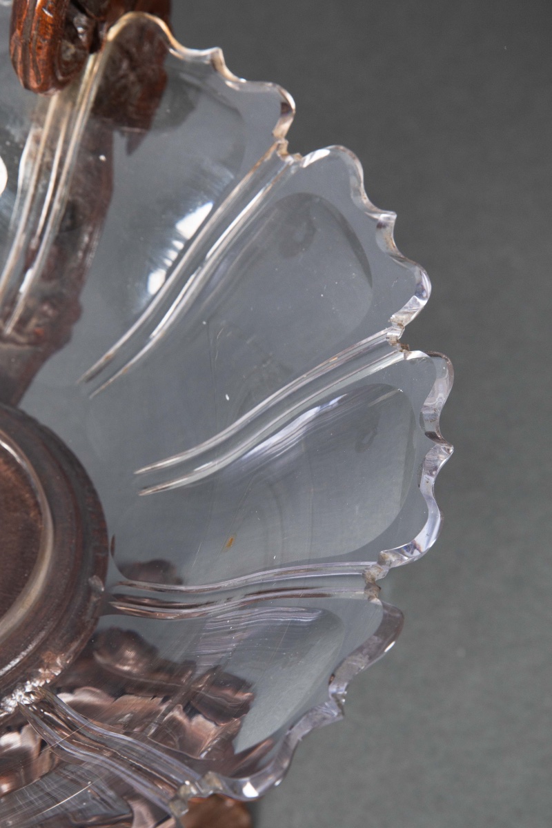 Une coupe en cristal et bois sculpté, XIXe siècle — 7
