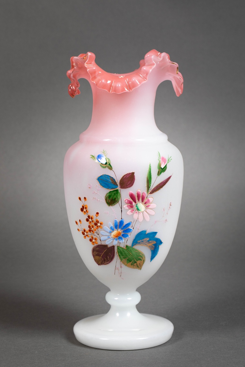 Une paire de vases en opaline, début du XXe siècle — 4