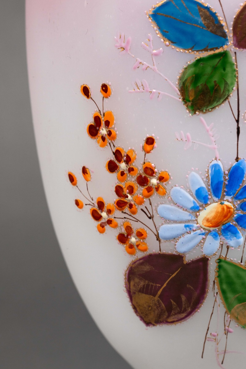 Une paire de vases en opaline, début du XXe siècle — 10