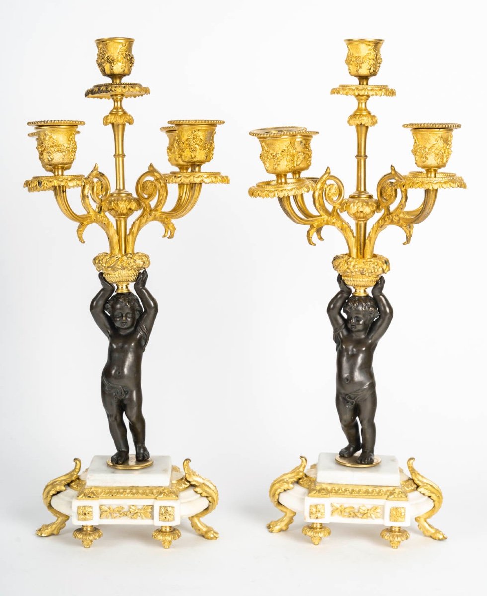 Une Garniture en bronze doré et marbre blanc, XIXe siècle — 4
