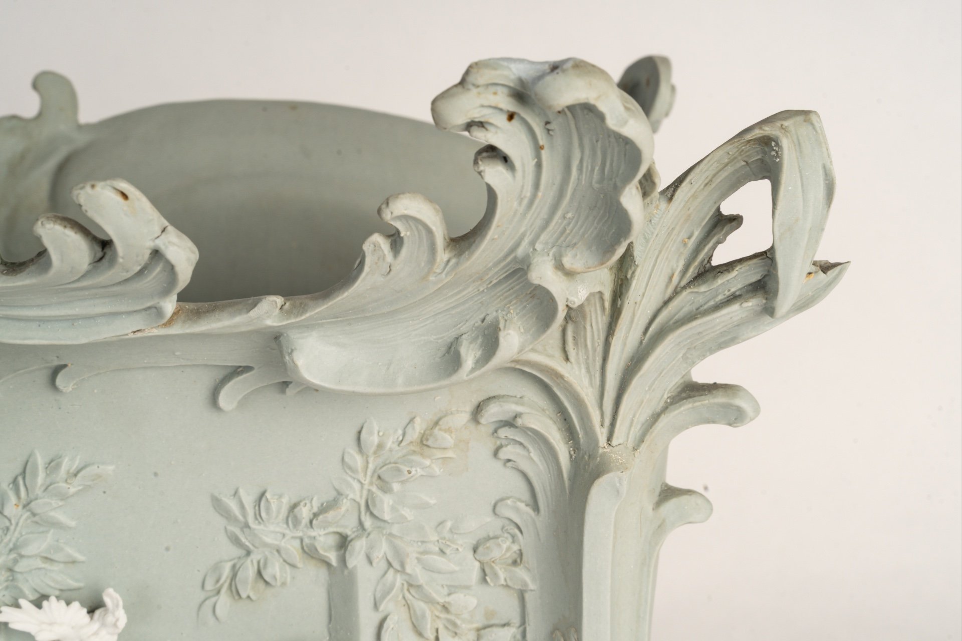 Une coupe cache pot, en porcelaine de Wedgwood, fin du XIXe siècle — 18