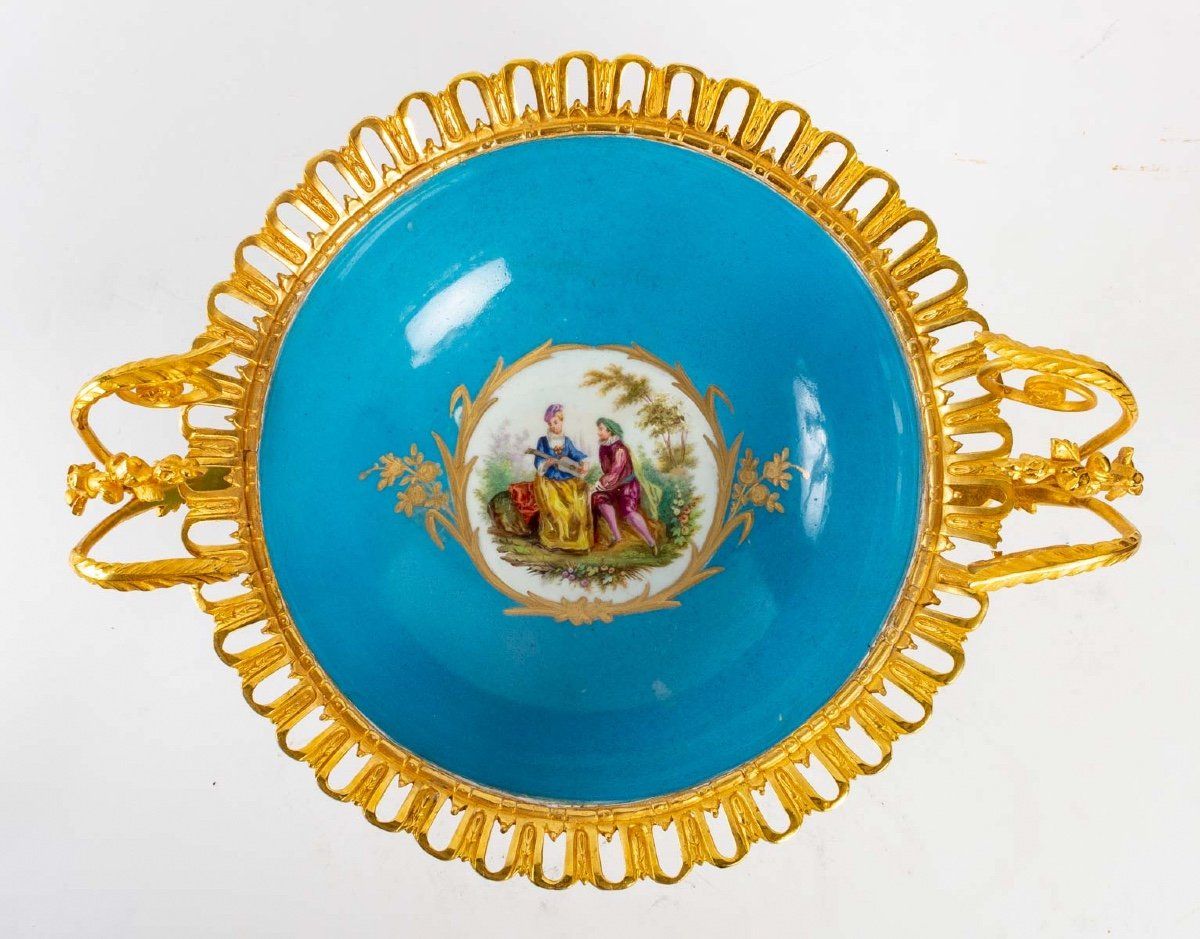 Une coupe en porcelaine de style Sèvre, fin du XIXe siècle — 12