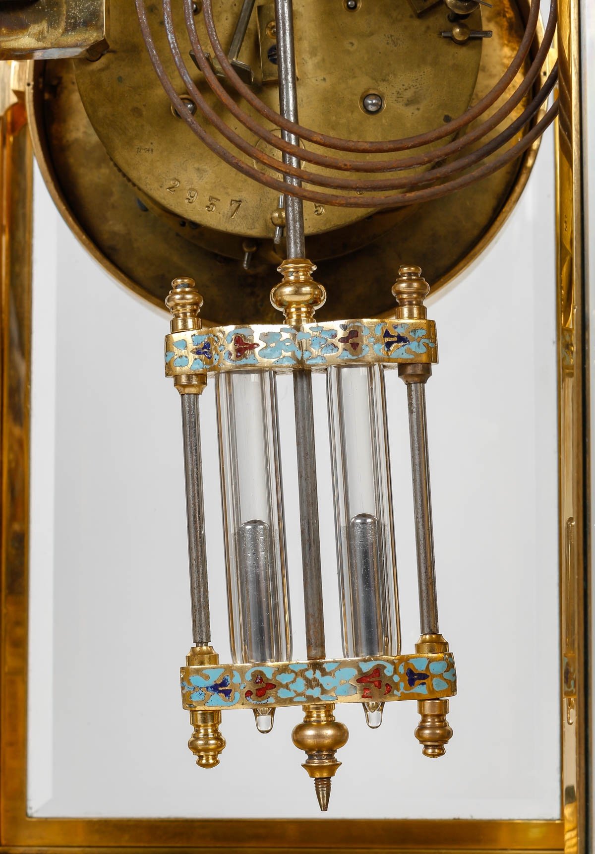 Une garniture en bronze doré et émail cloisonné fin du XIXe siècle — 9