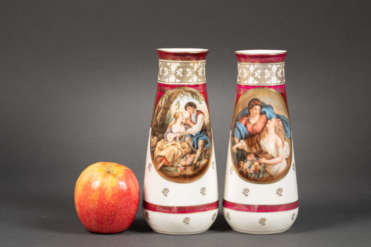 Une paire de vases en porcelaine, fin du XIXe siècle — 3