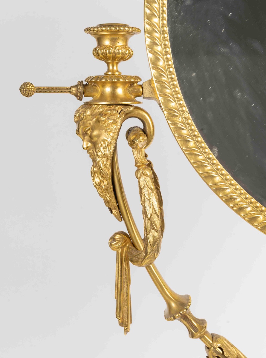 Un grand miroir de table en bronze doré et sculpture en porcelaine, fin du XIXe siècle — 6