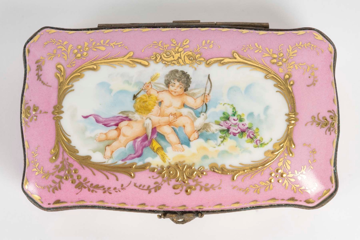 Miniature petite boîte à bijoux en porcelaine de Sèvres, fin du XIXe siècle — 6