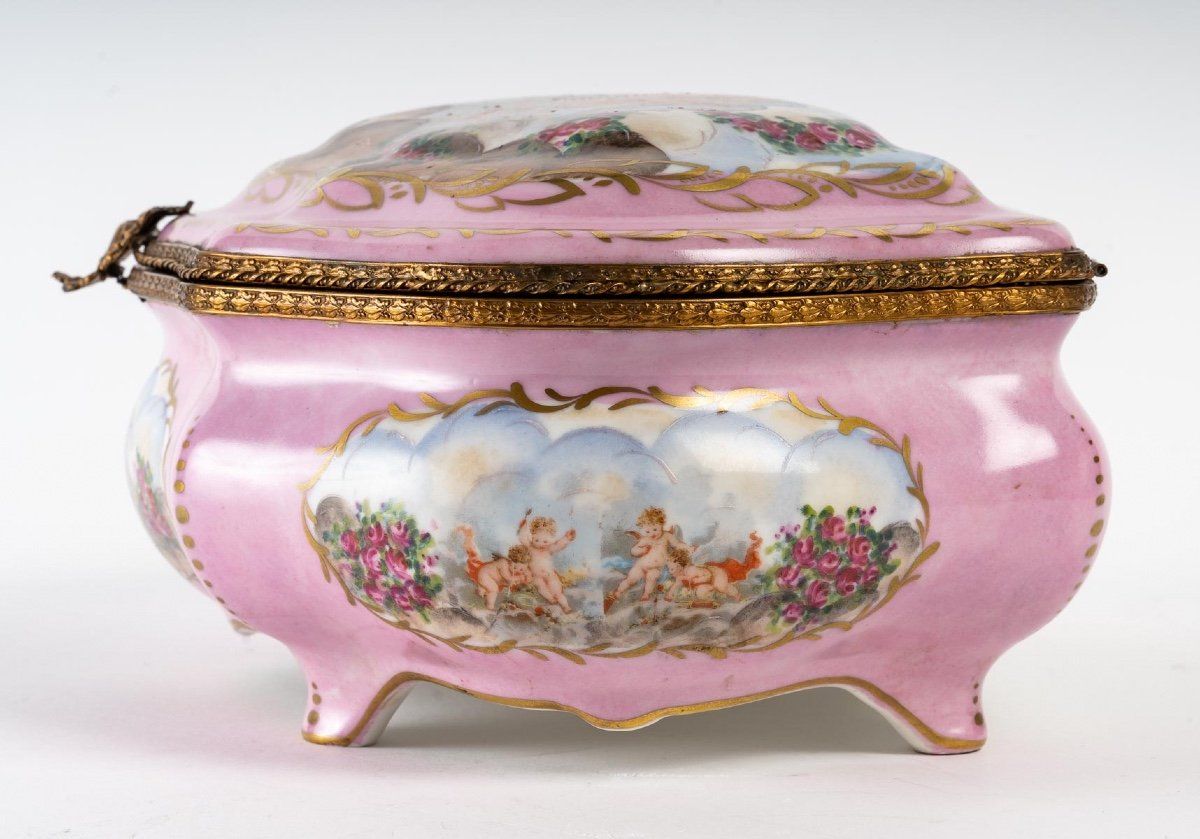 Boîte à bijoux en porcelaine rose de style Sèvres — 10