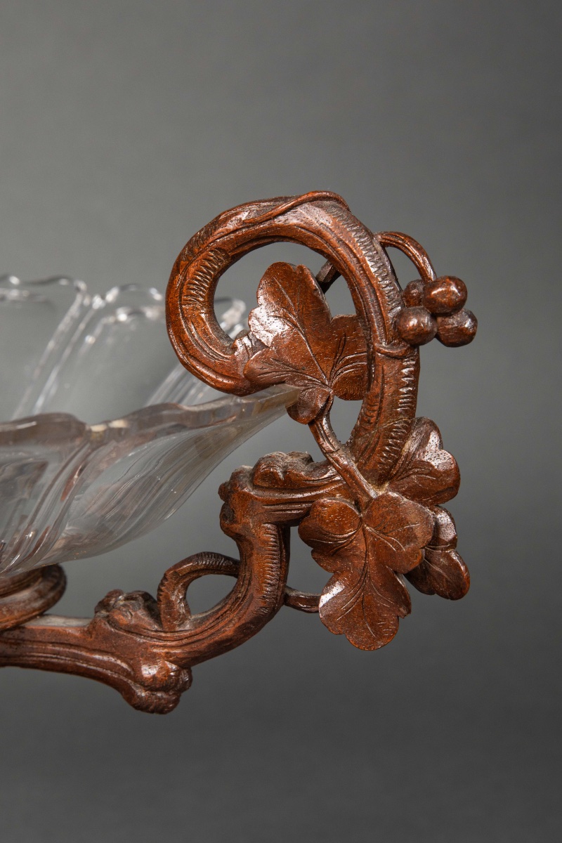 Une coupe en cristal et bois sculpté, XIXe siècle — 6