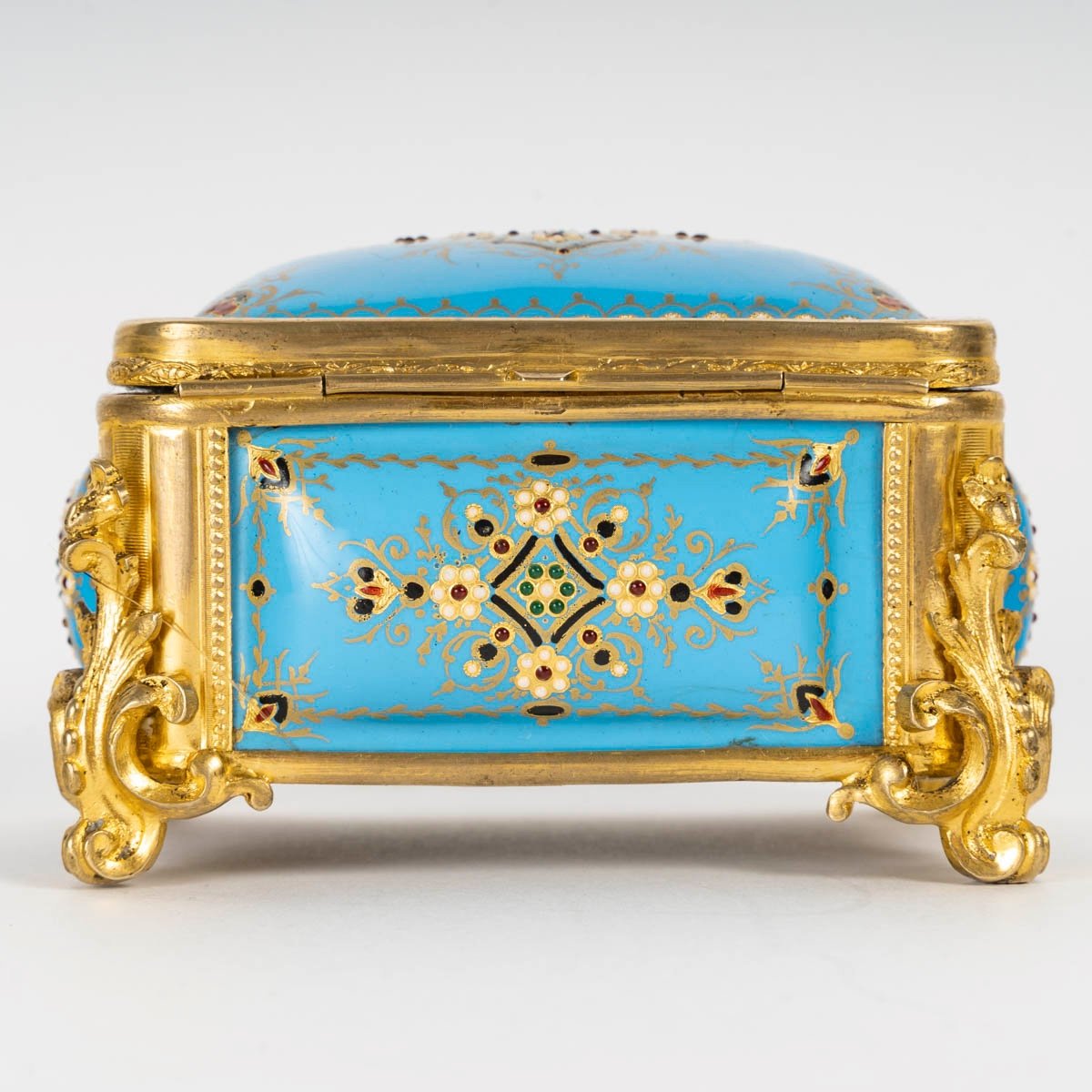 Un coffret à bijoux en bronze doré et émail, fin du XIXe siècle — 3