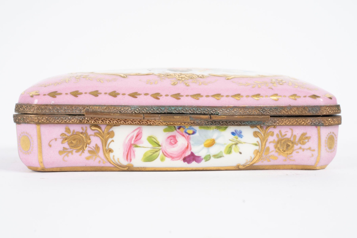 Miniature petite boîte à bijoux en porcelaine de Sèvres, fin du XIXe siècle — 11