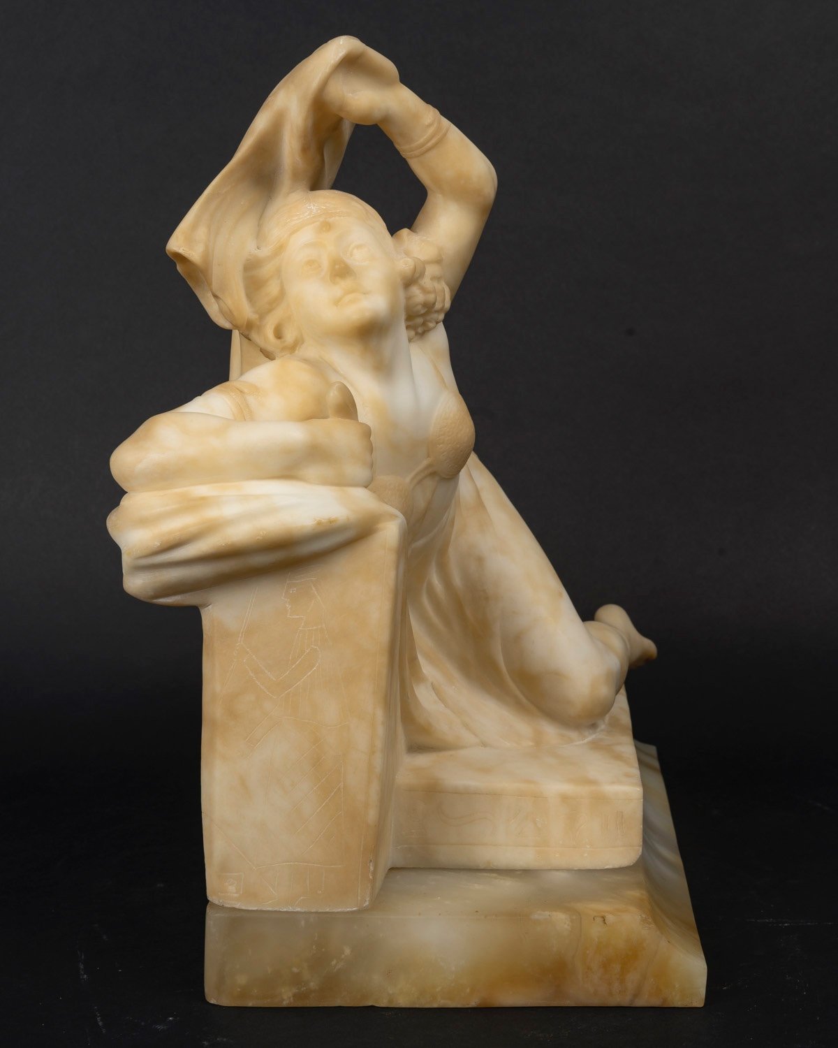 Une sculpture en albâtre, fin du XIXe siècle — 19