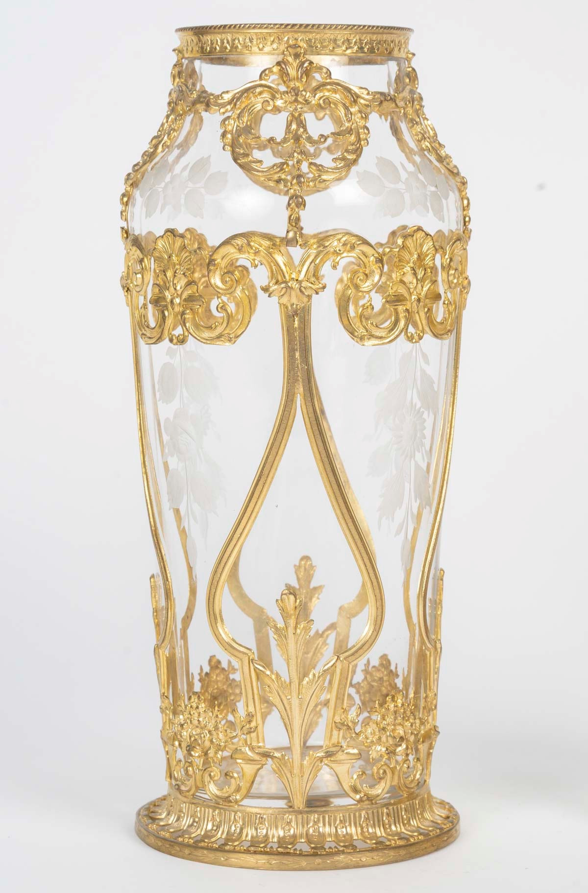 Une paire de vases en cristal gravé et bronze doré, époque XIXe siècle — 20