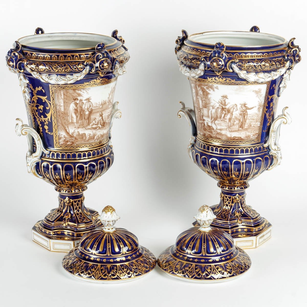 Paire de vases en porcelaine — 13