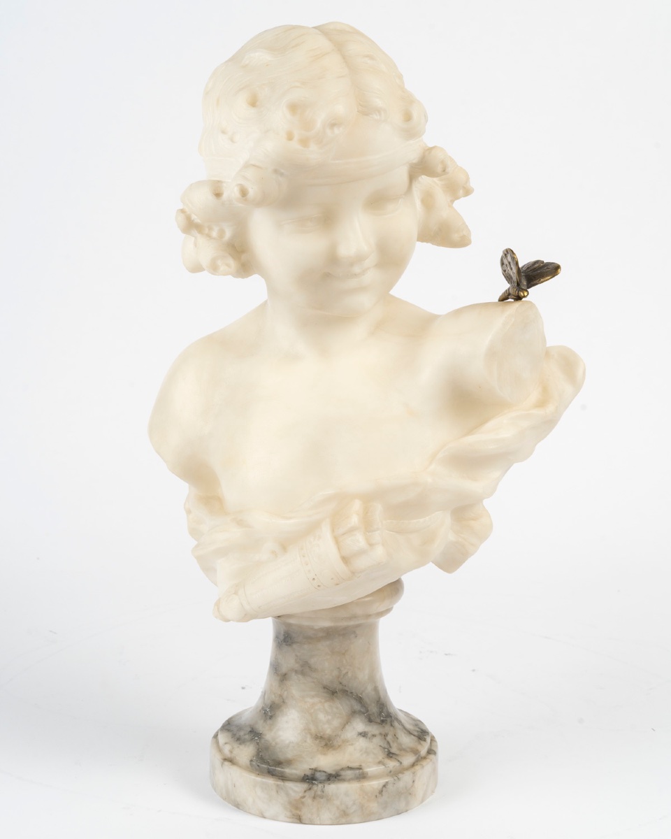 Buste en albâtre d’une jeune fille au papillon, Auguste Carli — 2