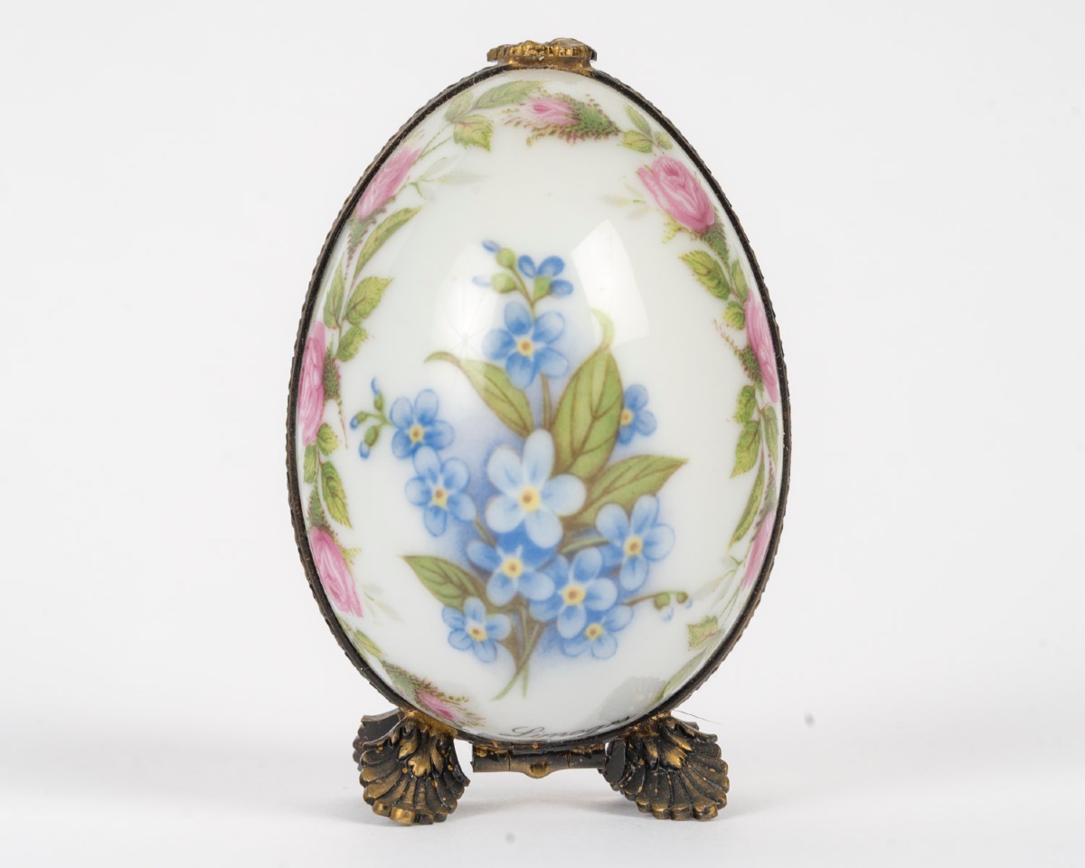 Œuf miniature en porcelaine de Limoges avec flacon à parfum – début du XXe siècle — 7