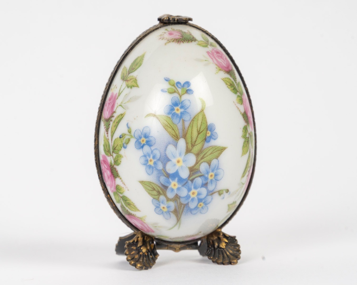 Œuf miniature en porcelaine de Limoges avec flacon à parfum – début du XXe siècle — 9