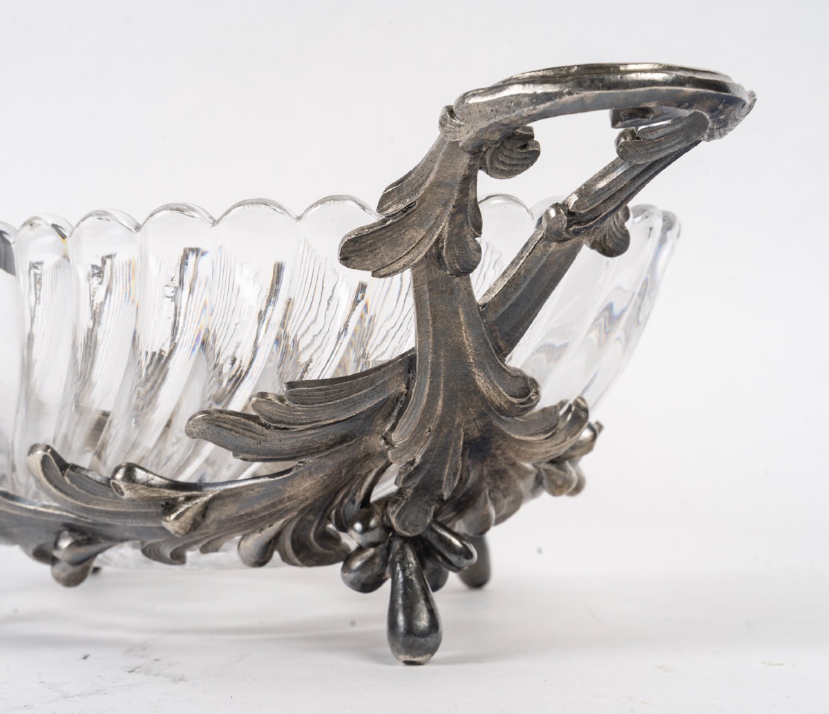 Une coupe jardinière en cristal Baccarat et bronze argenté, époque XIXe siècle — 8