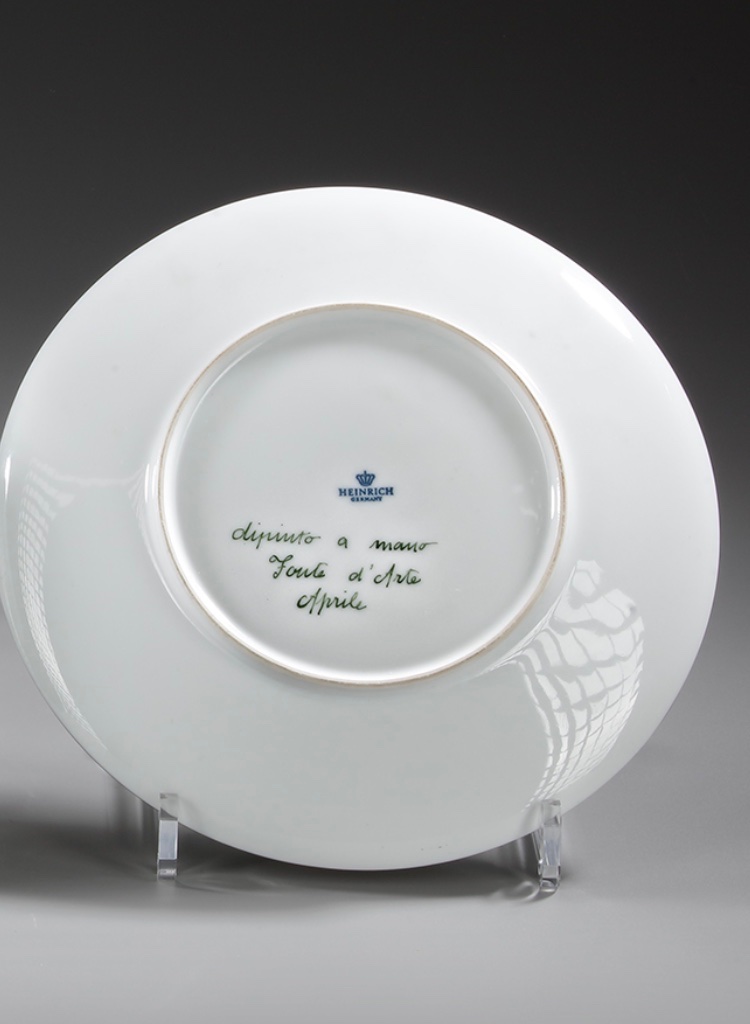 Une série de trois assiettes en porcelaine, Allemagne XIX — 7