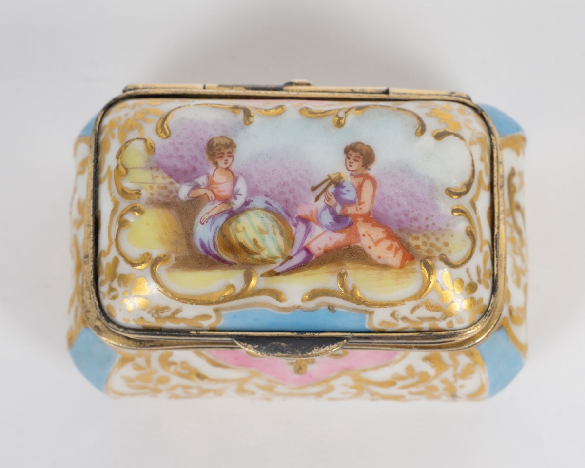 Miniature petit coffret en porcelaine, fin du XIXe siècle — 9