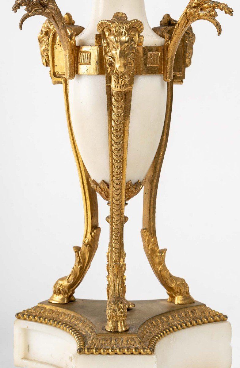 Paire de candélabres en bronze doré et marbre blanc XIXe siècle — 6