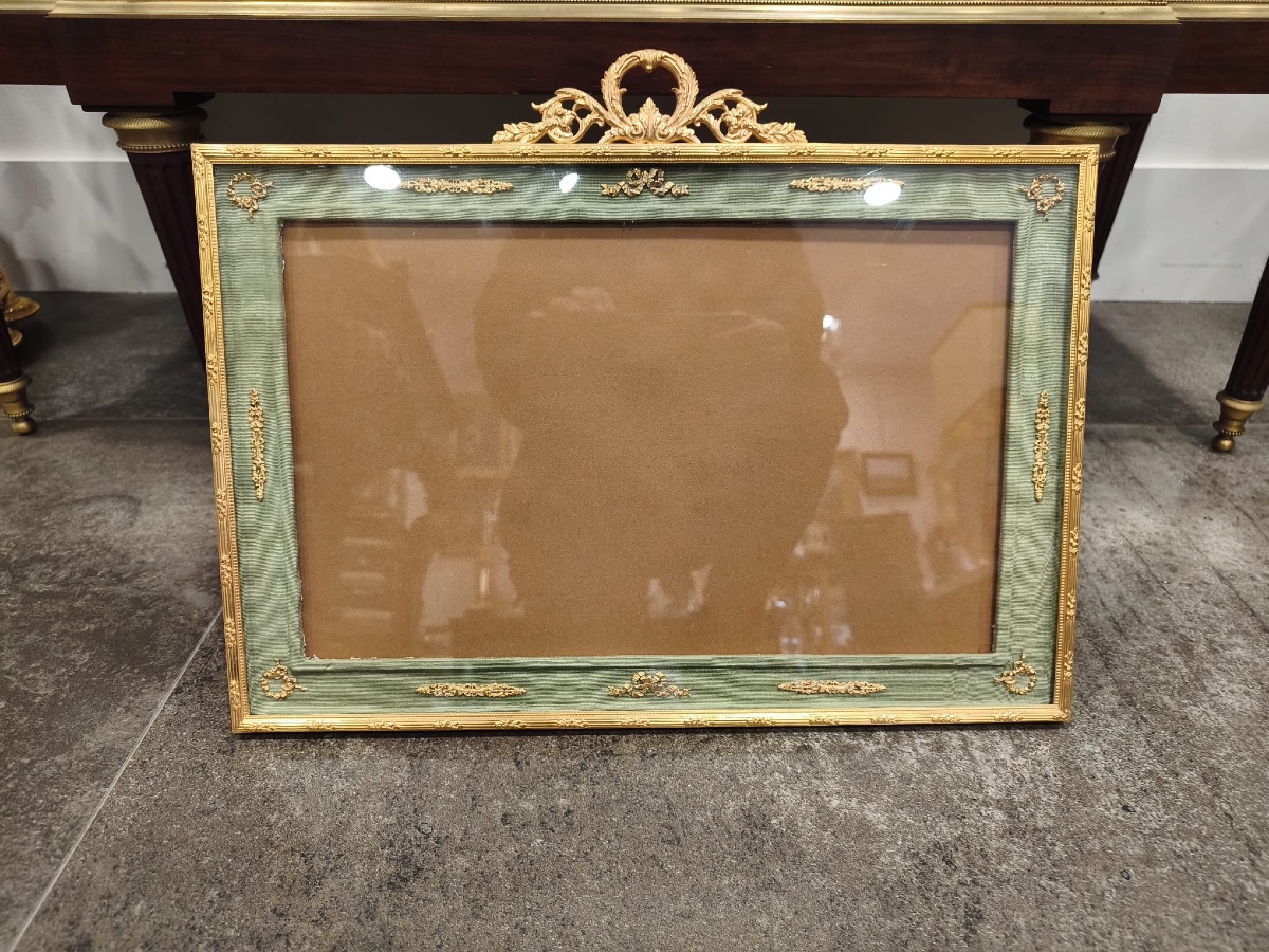 Grand cadre photo en bronze doré de style Louis XVI, fin du XIXe siècle — 2