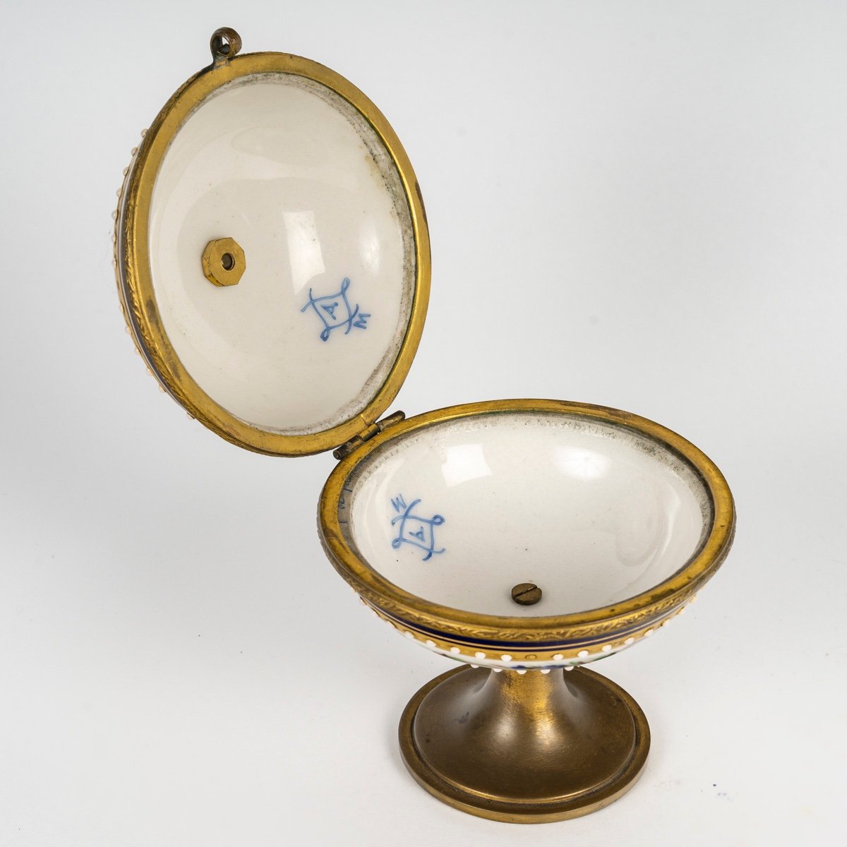 Une petite coupe bonbonnière sur Pied, époque Napoléon III — 8