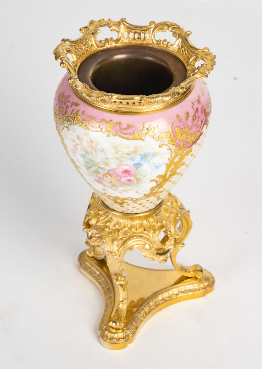 Un vase en porcelaine de Sèvres, fin du XIXe siècle — 9