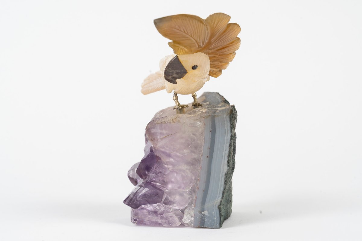 Sculpture miniature de perroquet en pierres dures sur socle d'améthyste, XXe siècle — 5