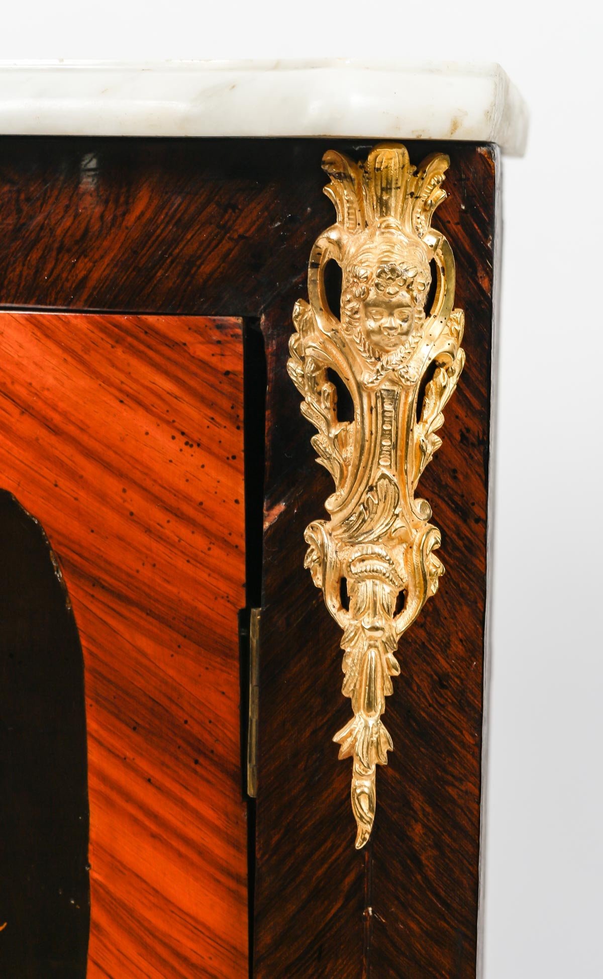 Une paire d'encoignures en marqueterie fin du XIXe siècle — 8