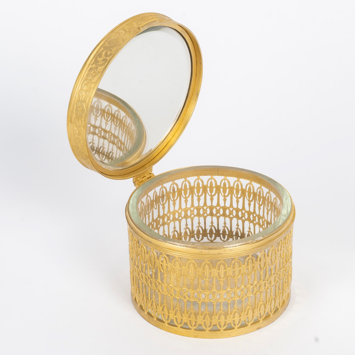 Un coffret à bijoux en bronze doré et émail rose, époque XIXe siècle — 8