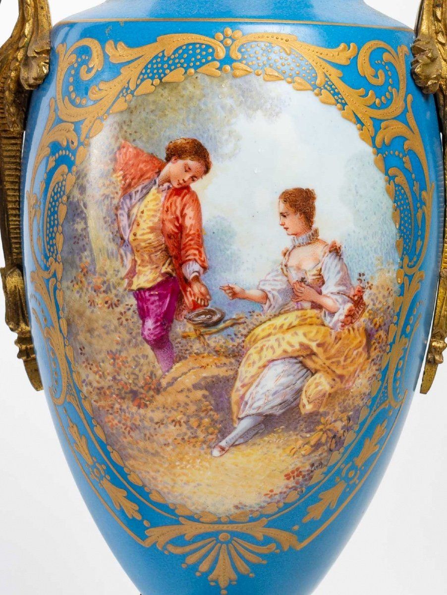 Une paire de vases en porcelaine de style Sèvres fin du XIXe siècle — 9