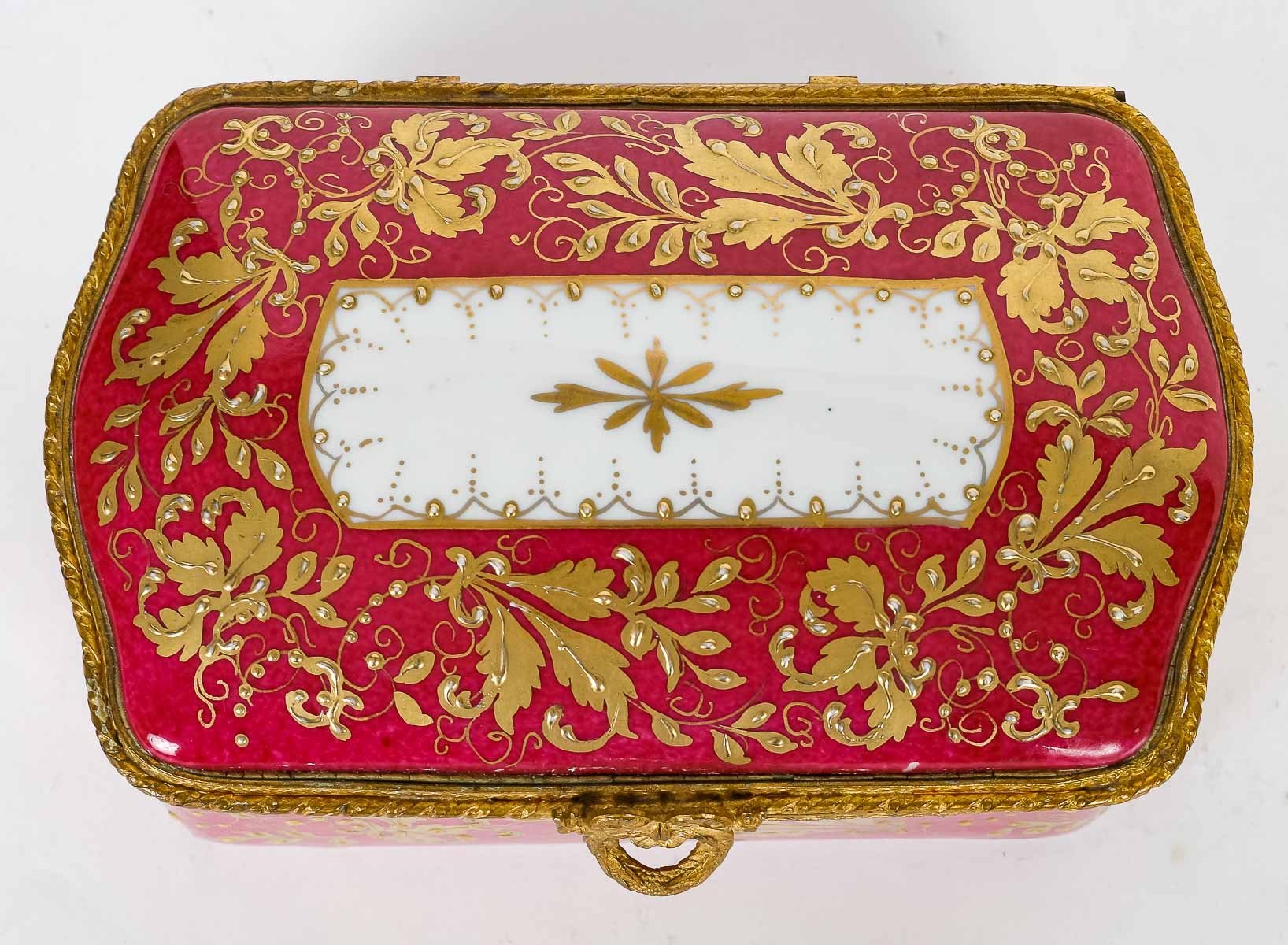 Un coffret en porcelaine de Limoges — 4